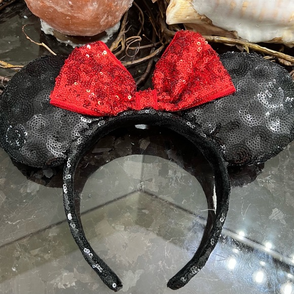 Disney Ears Headband - Minnie
Mouse Sequined - Red Bow - Picture 7 of 7